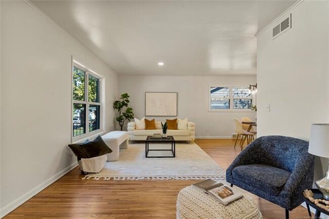 Building Photo - Beautifully Renovated 3-Bed, 2-Bath Home i...