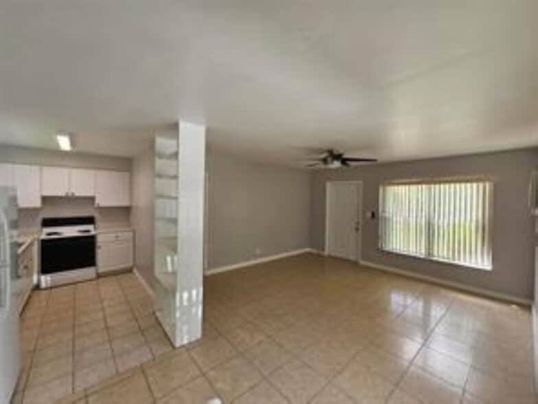 Primary Photo - 1544 NW 6th Ave