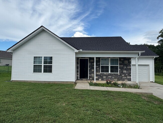 Building Photo - 1605 Gambill Wood Dr