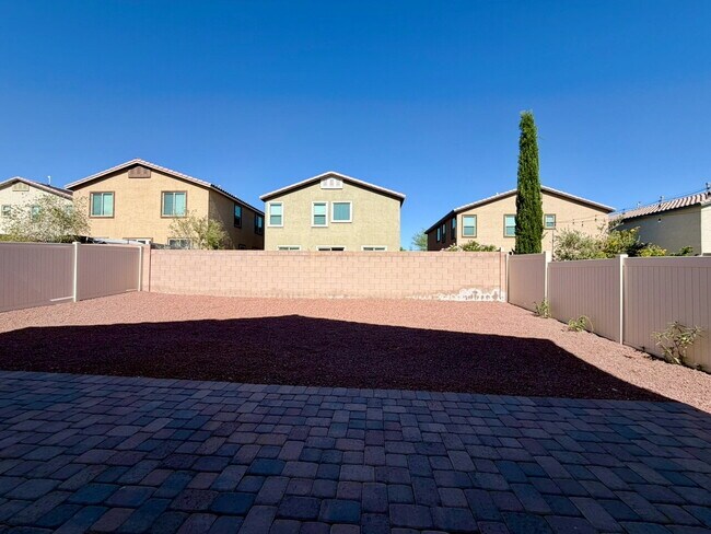 Building Photo - Beautiful 2260sqft 3bed 2.5bath with tile downstairs, carpet in Den & Living Room