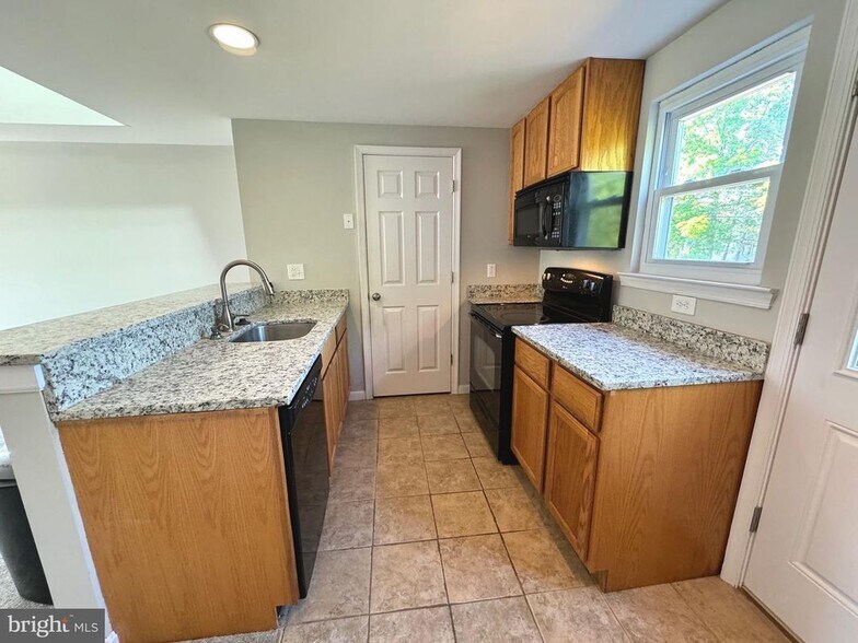 Building Photo - 4354 Pembrook Village Dr