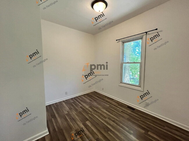 Building Photo - 13328 Edison St
