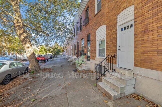 Primary Photo - 333 S Lehigh St