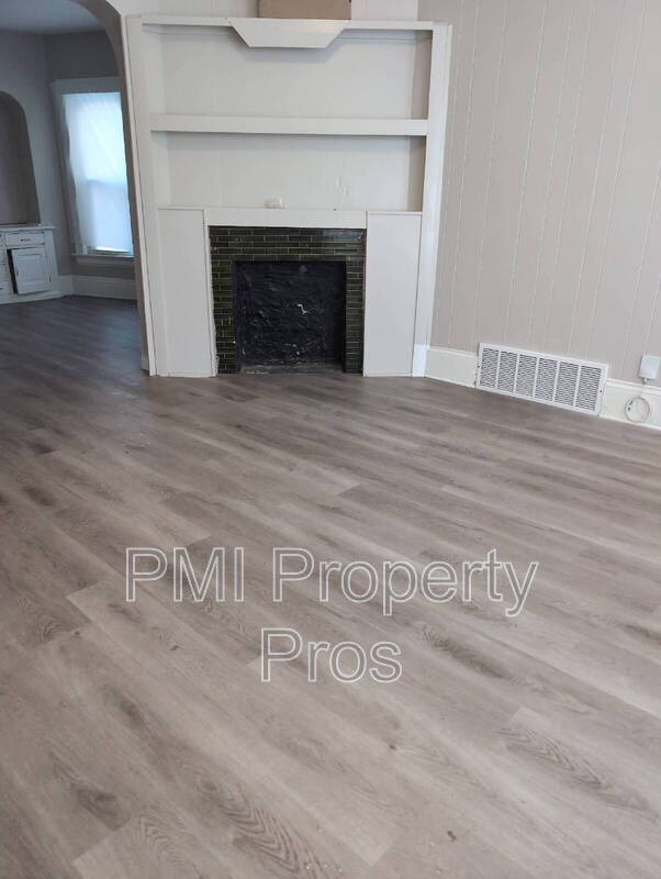 Building Photo - 2132 N 40th St
