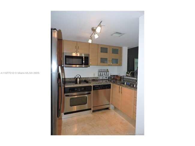 Building Photo - 2101 Brickell Ave