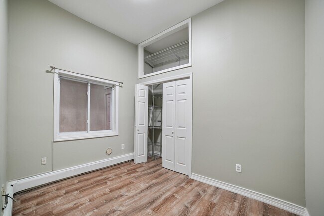 Building Photo - 153 20th St