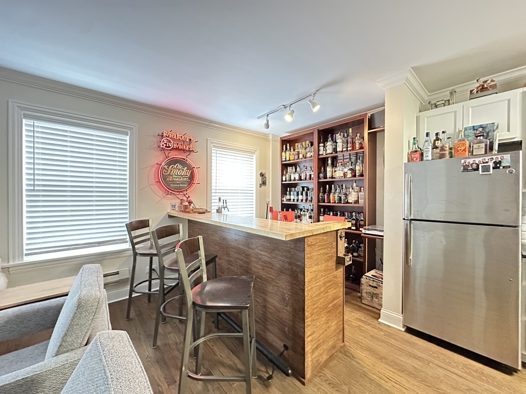 Building Photo - 912 Green Bay Rd