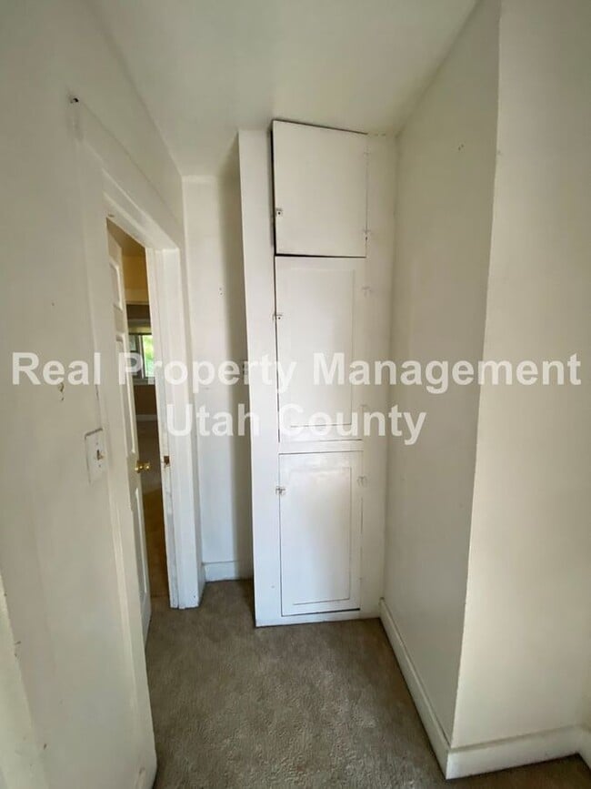 Building Photo - 341 N 400 W St