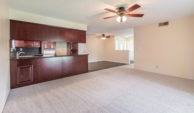 Building Photo - Charming 3-Bedroom Home with Beautifully U...