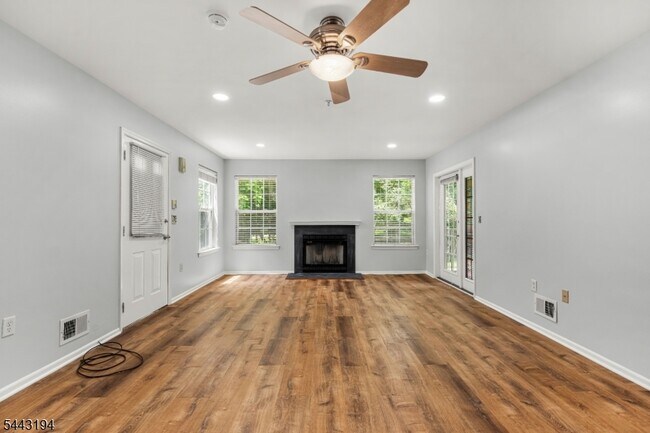 Building Photo - 230 Vasser Dr