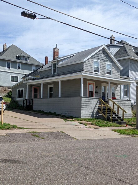Building Photo - 308 W Bluff St