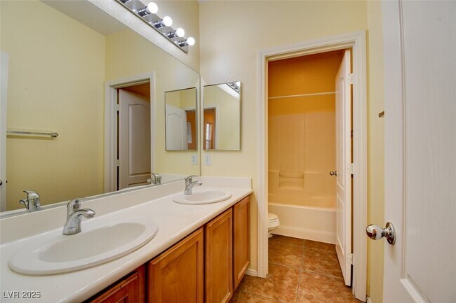 Building Photo - 10739 Manchester Park Dr