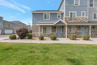 Building Photo - Awesome 2 Story Townhome in Vineyard w/ attached 2 car garage!
