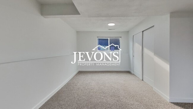 Building Photo - 6114 N 49th St