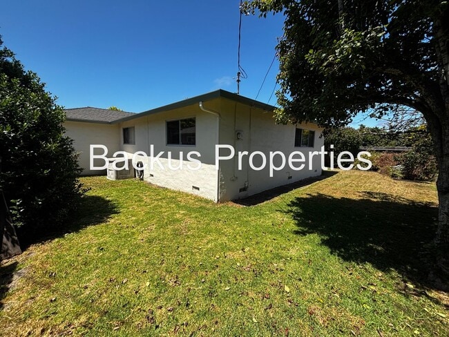 Building Photo - 790 Fairfax Dr