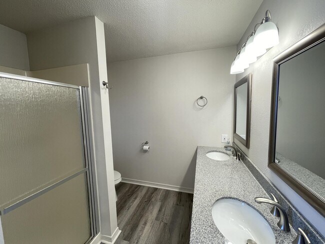 Building Photo - 2212 Peachwood Ct