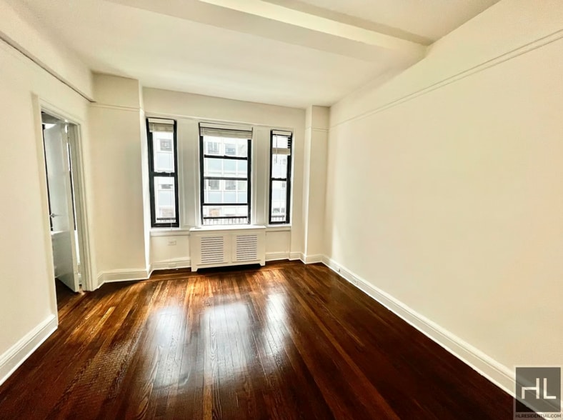 Primary Photo - EAST 46 STREET