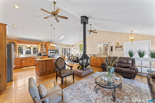 Building Photo - 75 Eureka Ave