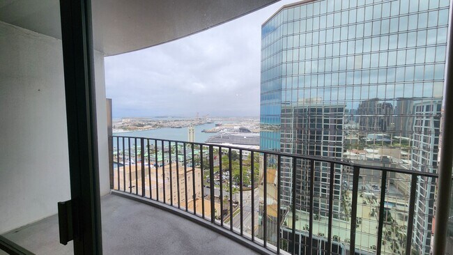 Building Photo - Harbor Square, Makai Building, 1 bedroom, ...
