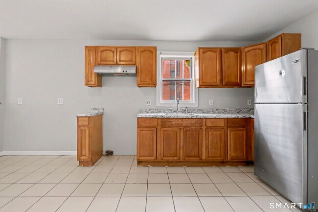 Building Photo - 143 Highland Ave