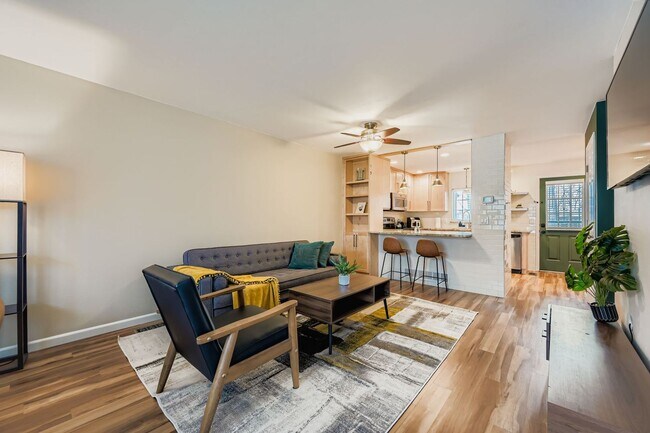 Building Photo - Cozy Furnished Home in Quiet Louisville Neighborhood