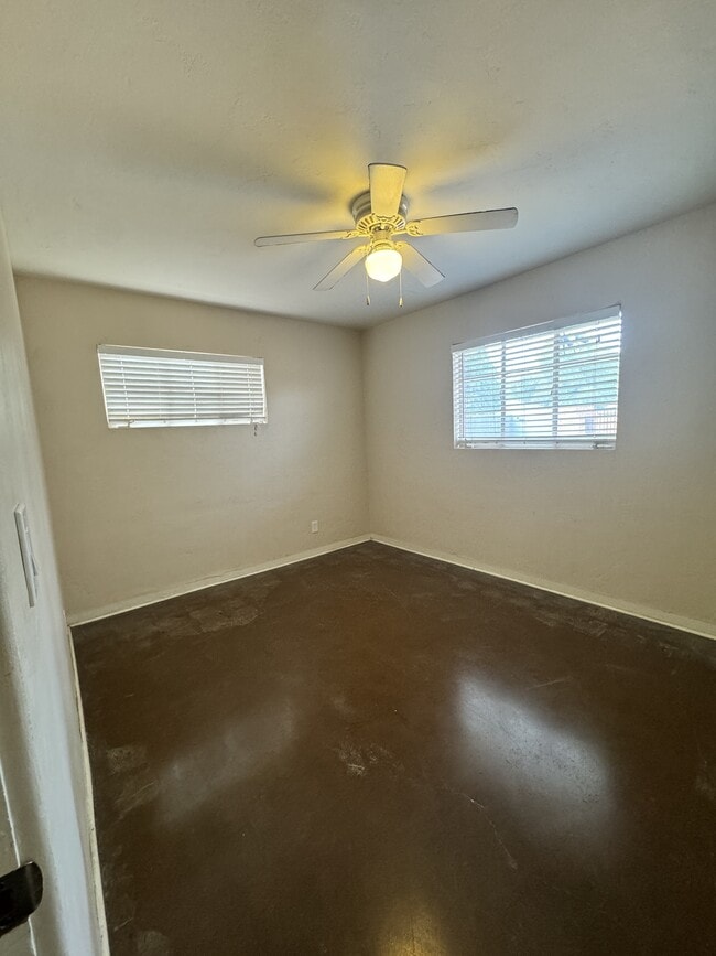 Building Photo - 6132 N 16th Dr