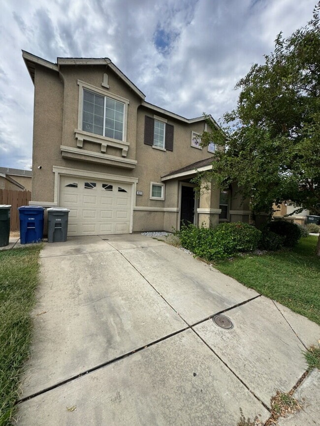 Building Photo - North Merced- Two story 3Bed/2Ba home read...