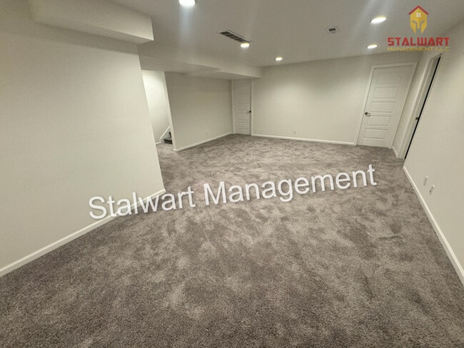 Building Photo - Maintenance free living in Blue Valley School district