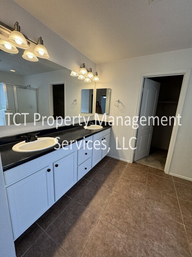 Building Photo - Beautiful 4 bedroom + loft in Johnson Ranch