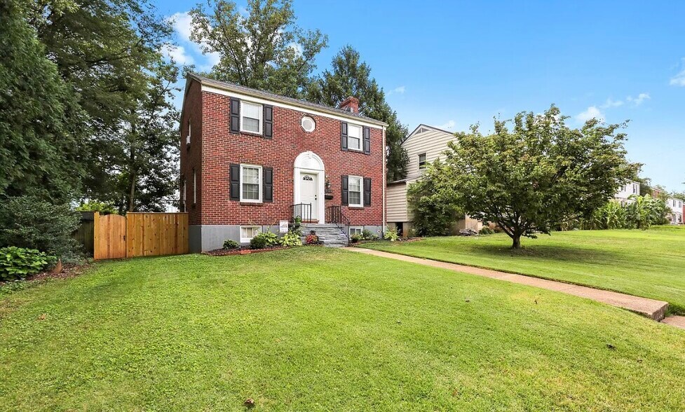Building Photo - 7022 Deerfield Rd