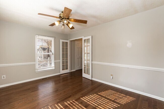 Building Photo - Three Bedroom Home!