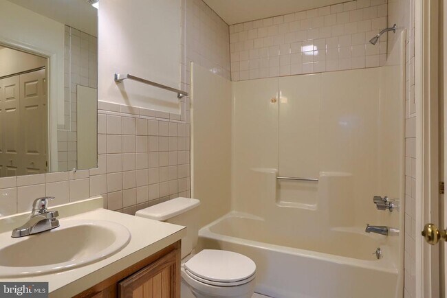 Building Photo - 730 Cambridge Ct
