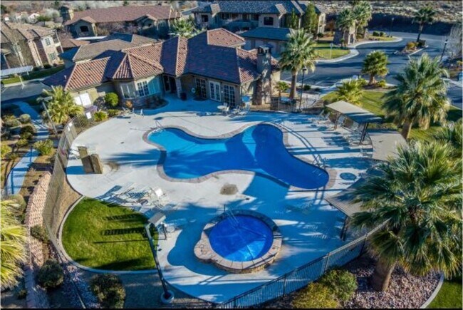 Building Photo - 810 S Dixie Dr
