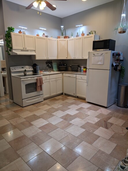 Building Photo - 4219 Ridge Ave