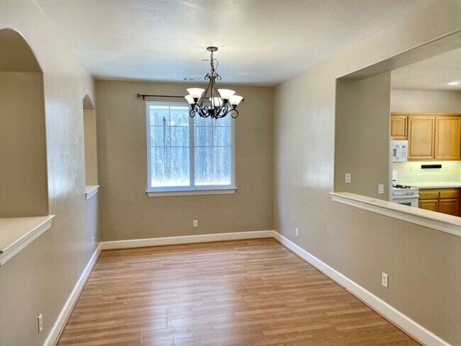 Building Photo - Newer 5 Bedroom House Close to Cal Poly