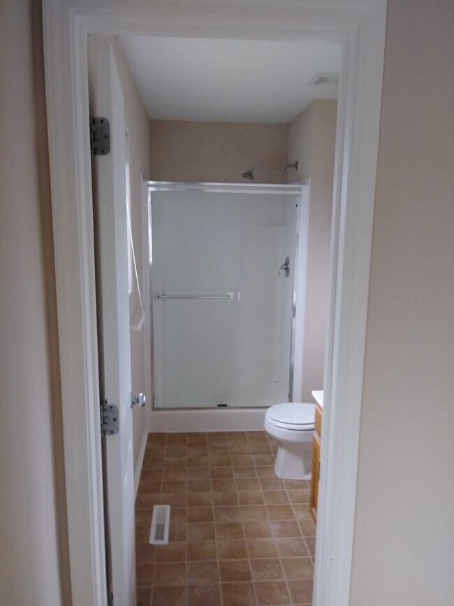 Building Photo - Coming Soon – Spacious Northland Single-Family Home!