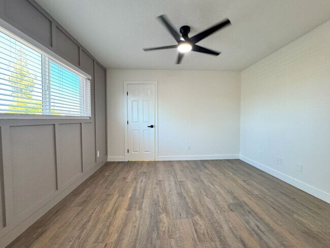 Building Photo - 520 N Stapley Dr