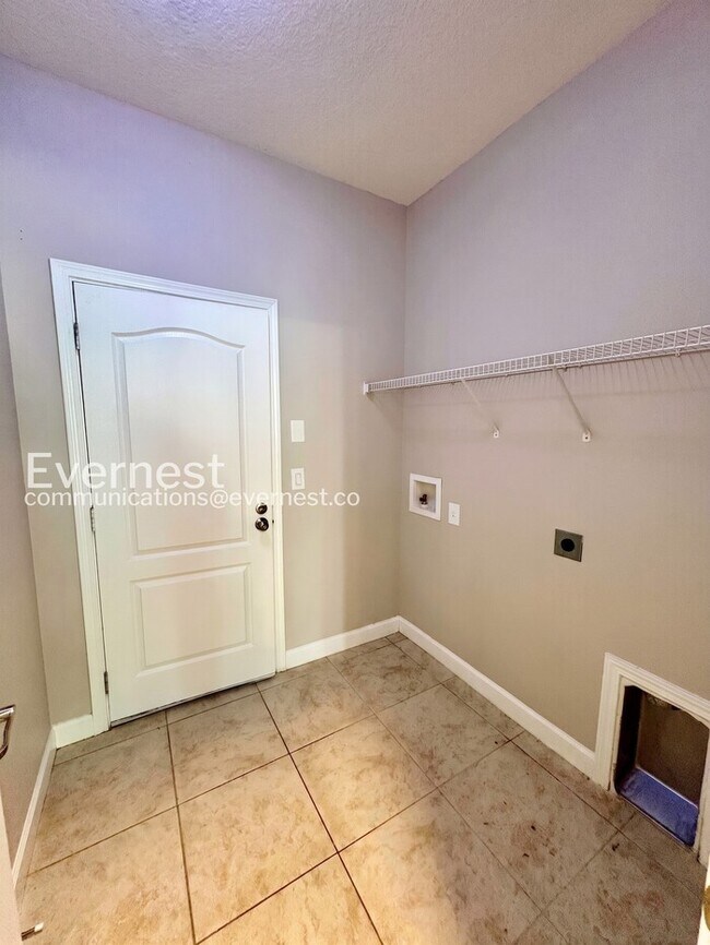 Building Photo - 11211 Flora Springs Dr