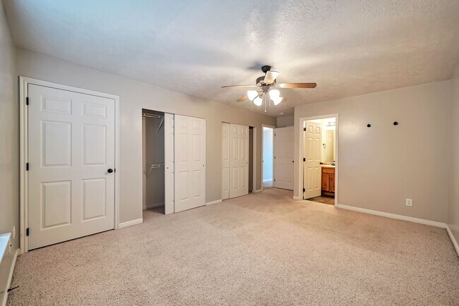 Building Photo - Beautiful Riverton Townhome in Gated Community w 1 car garage attached