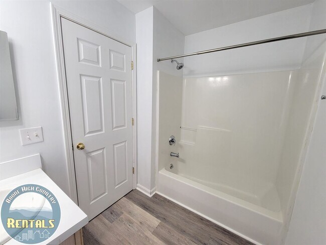 Building Photo - 186 Grandfather Farms Rd