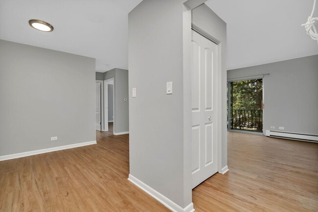 Building Photo - 913 Plainfield Rd