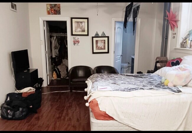 Building Photo - 2129 N Dayton St