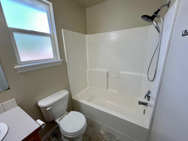 Building Photo - 16426 N Asbury Dr