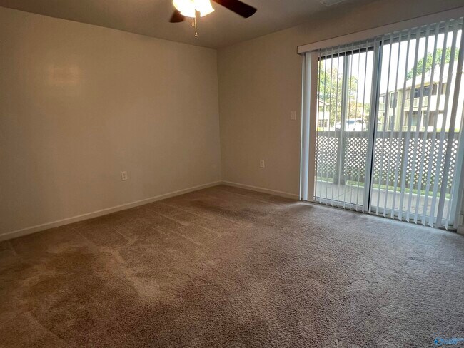 Building Photo - 5040 7 Pine Cir