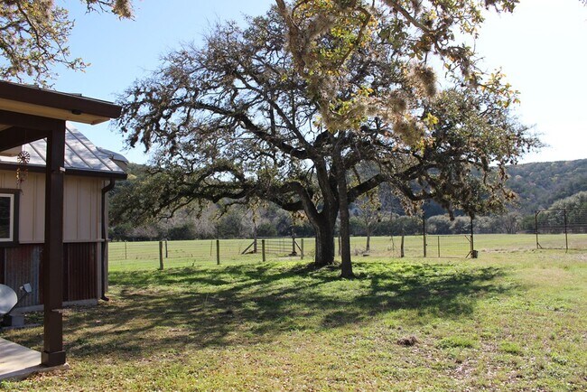 Building Photo - 701 Bushwhack Rd