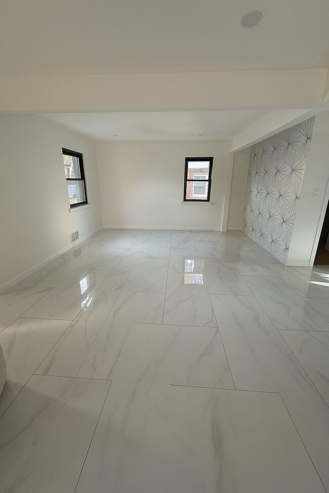 Building Photo - 996 Palisade Ave