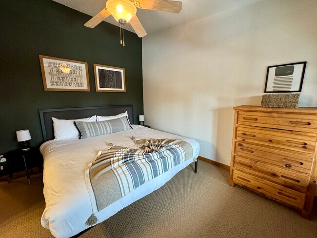 Building Photo - 76 Pinecone Trl