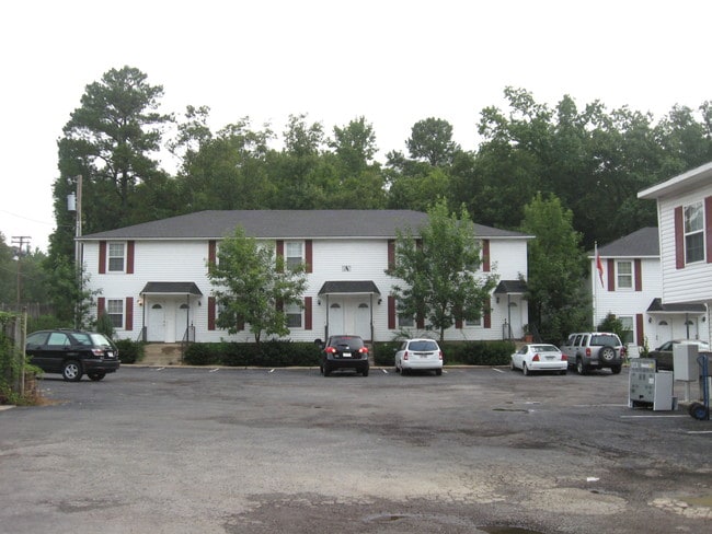 Building Photo - Majestic Townhomes