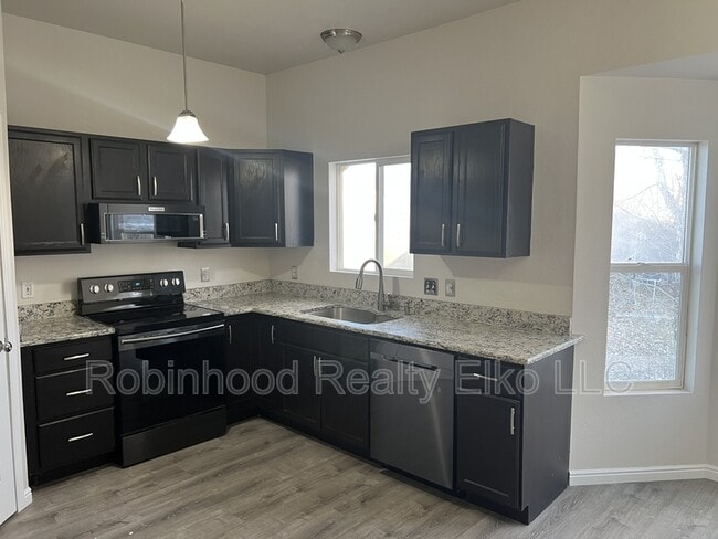 Building Photo - 1515 Glenmoor Dr