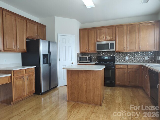 Building Photo - 10804 Fountaingrove Dr